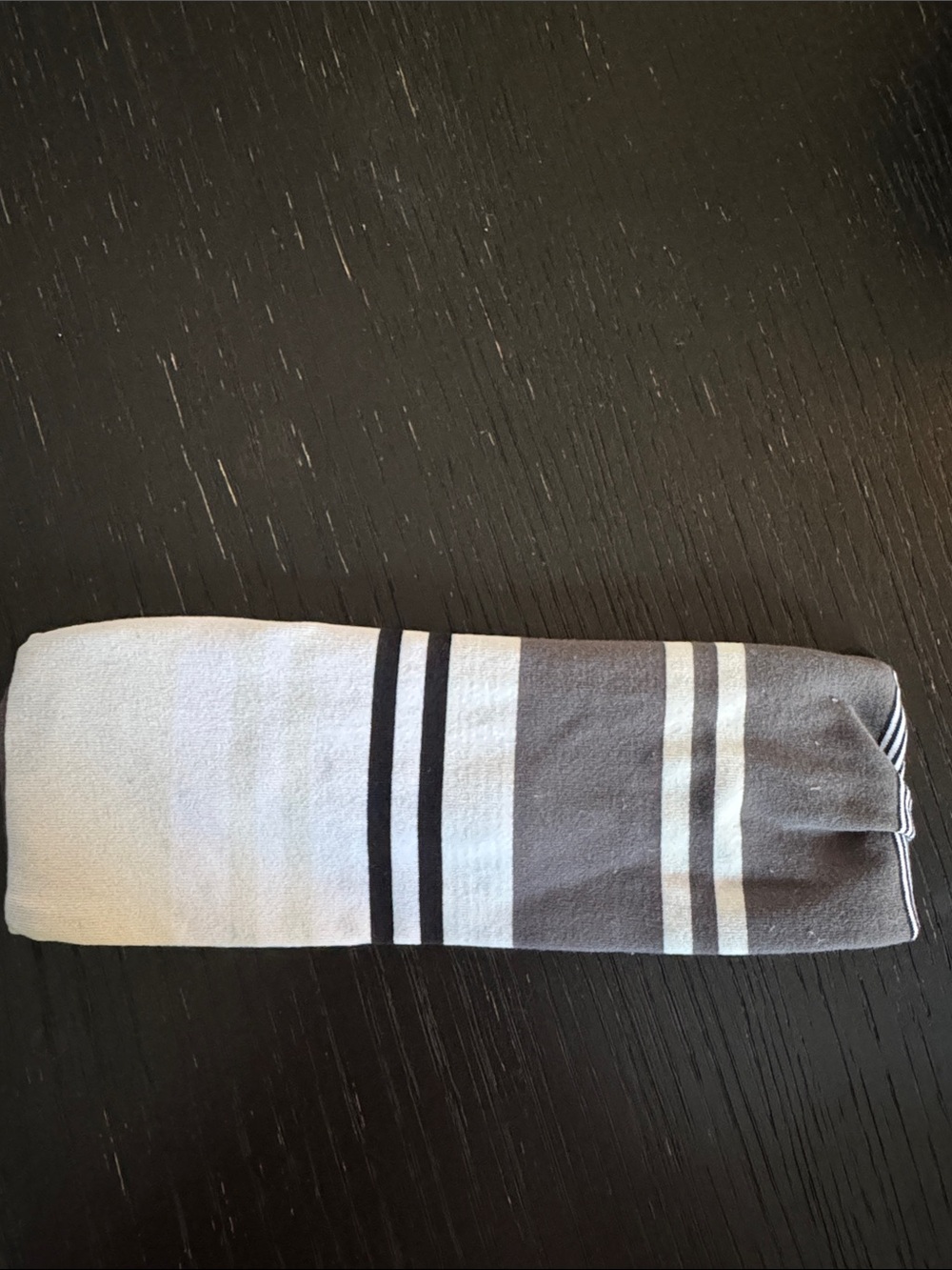 Lululemon Bang Buster Wide Black, White, Gray, Tan Print Reversible Headband. OS